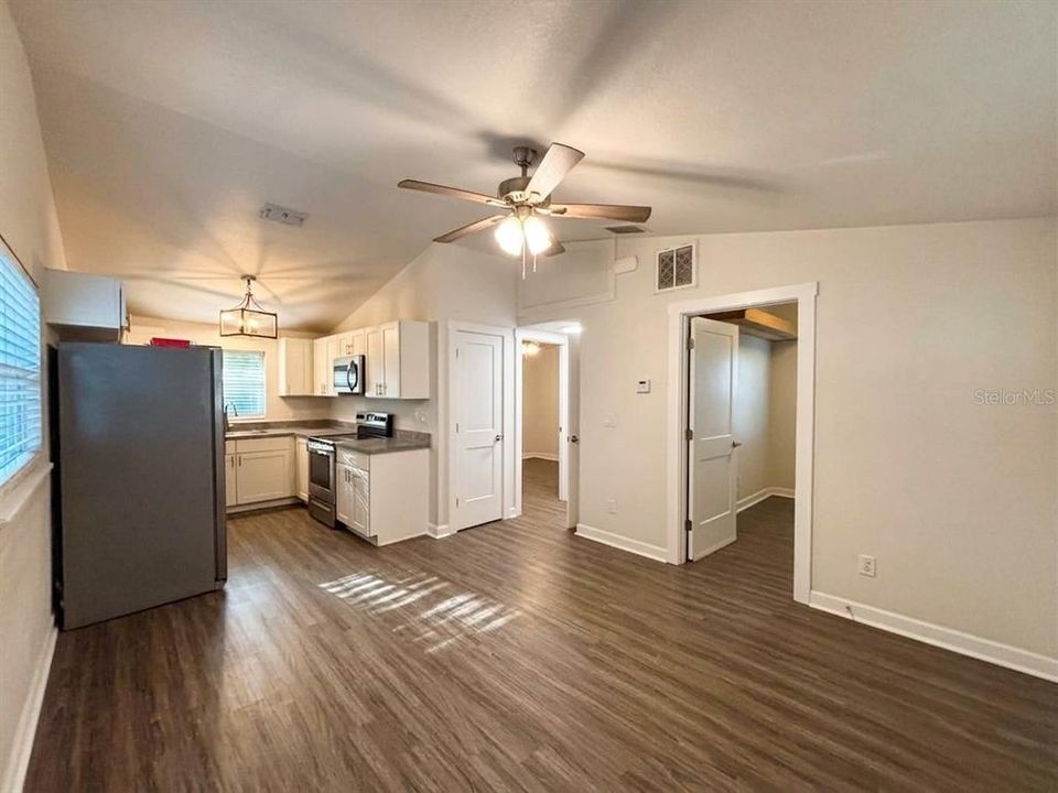 For Rent: $1,850 (2 beds, 1 baths, 1012 Square Feet)