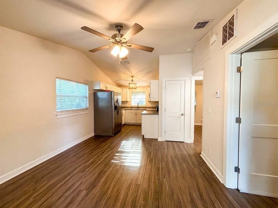 For Rent: $1,850 (2 beds, 1 baths, 1012 Square Feet)