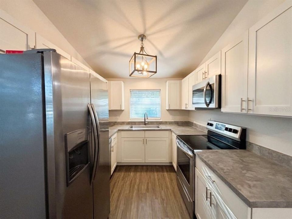 For Rent: $1,850 (2 beds, 1 baths, 1012 Square Feet)