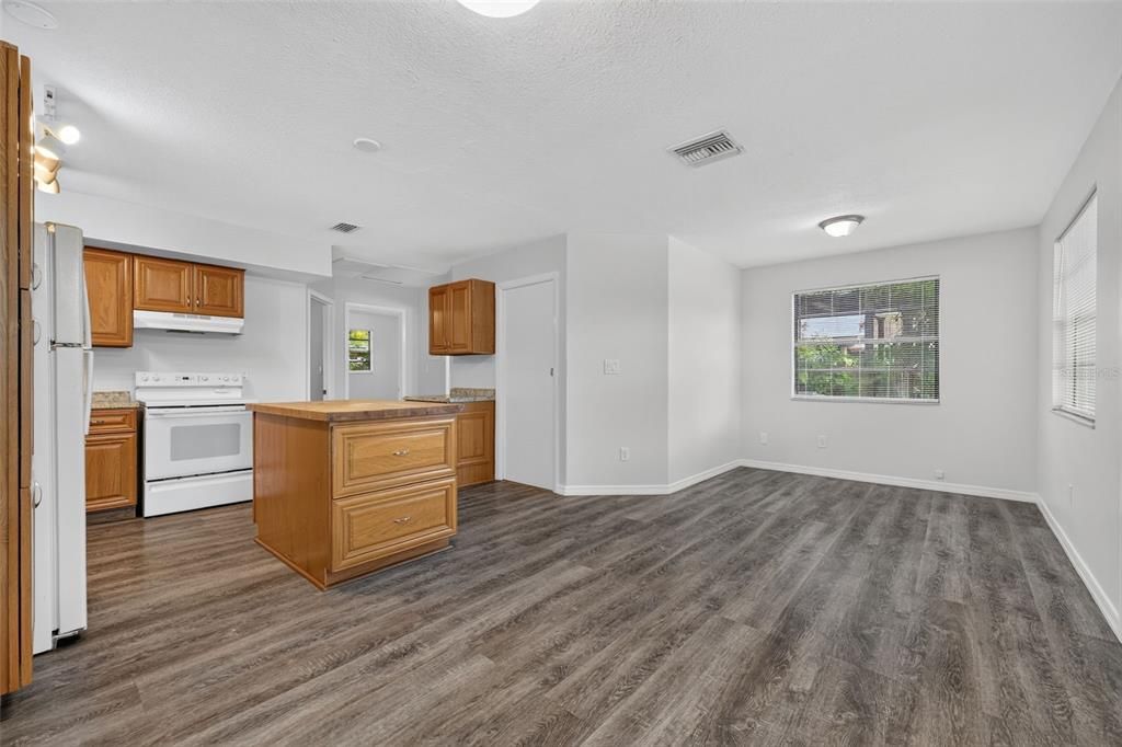 En Venta: $399,000 (4 camas, 0 baños, 1462 Pies cuadrados)