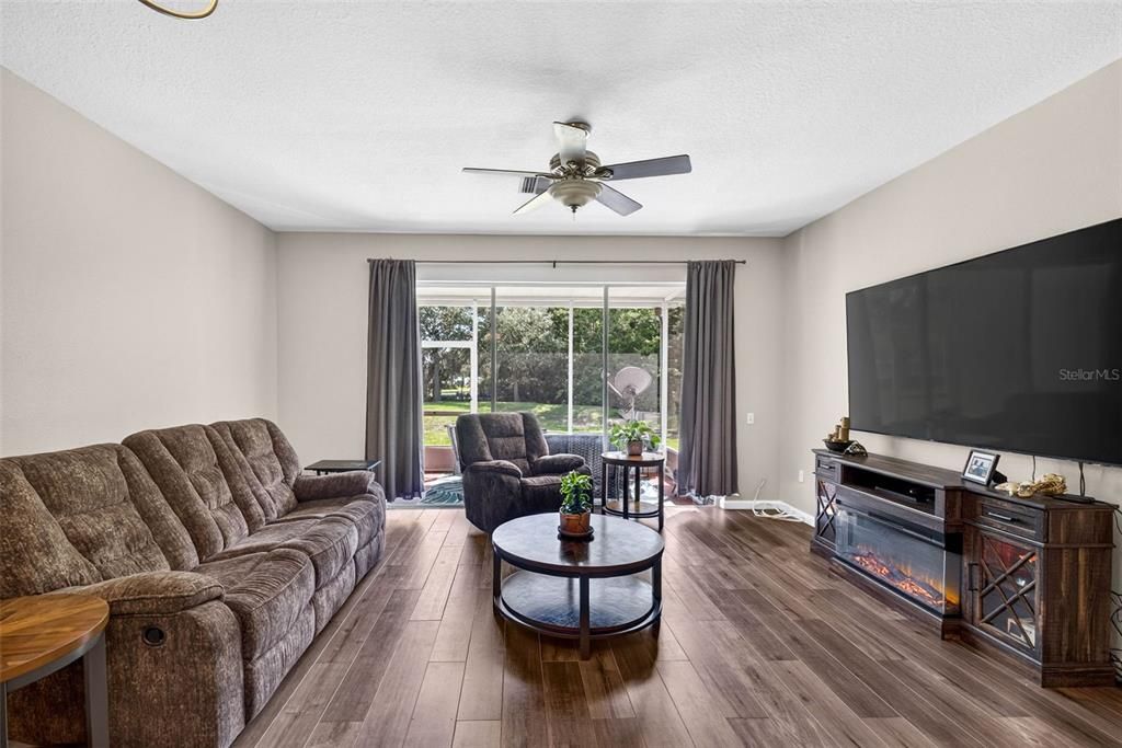 For Sale: $265,000 (3 beds, 2 baths, 1588 Square Feet)
