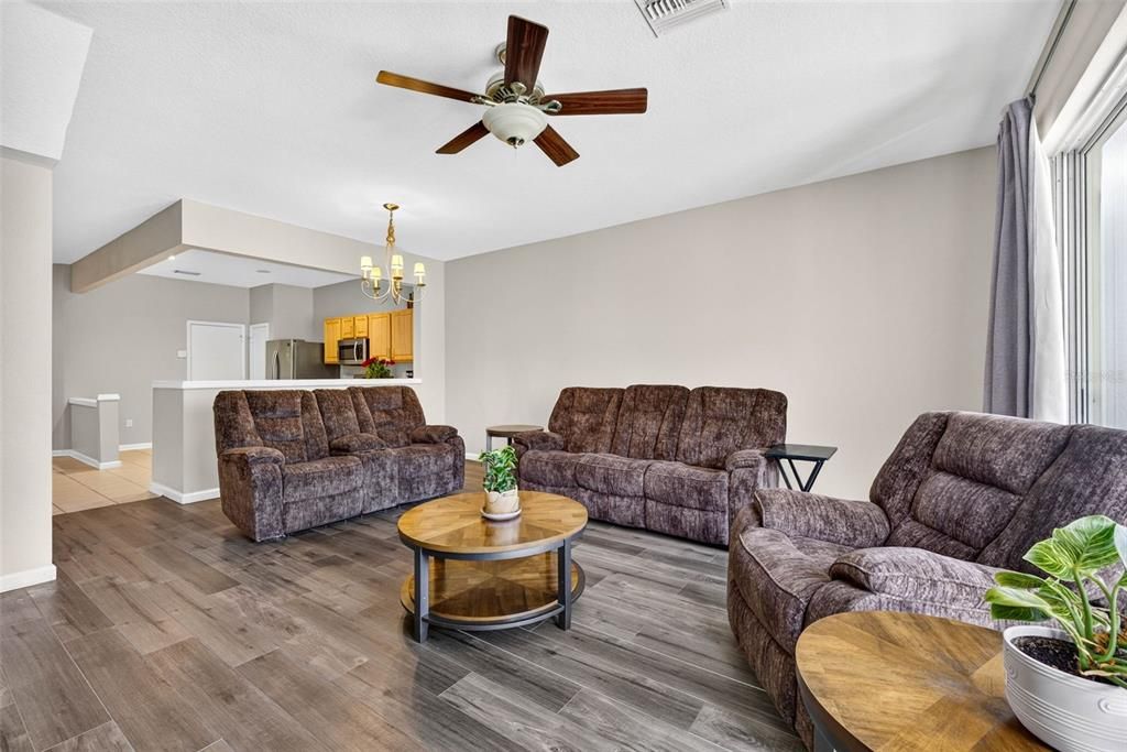 For Sale: $265,000 (3 beds, 2 baths, 1588 Square Feet)