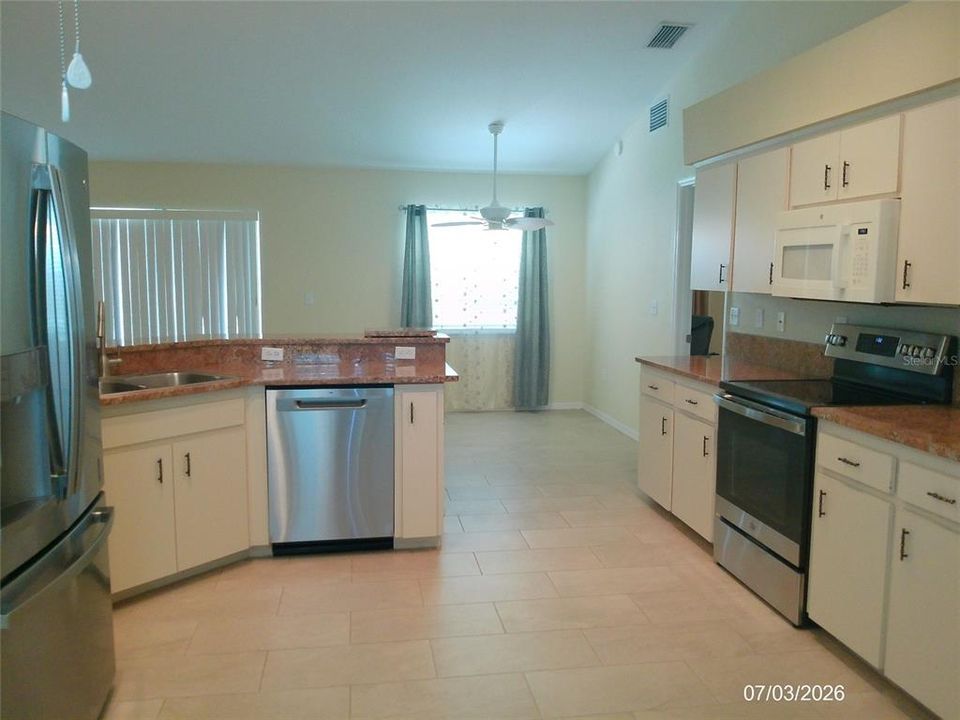 For Sale: $325,000 (3 beds, 2 baths, 1439 Square Feet)