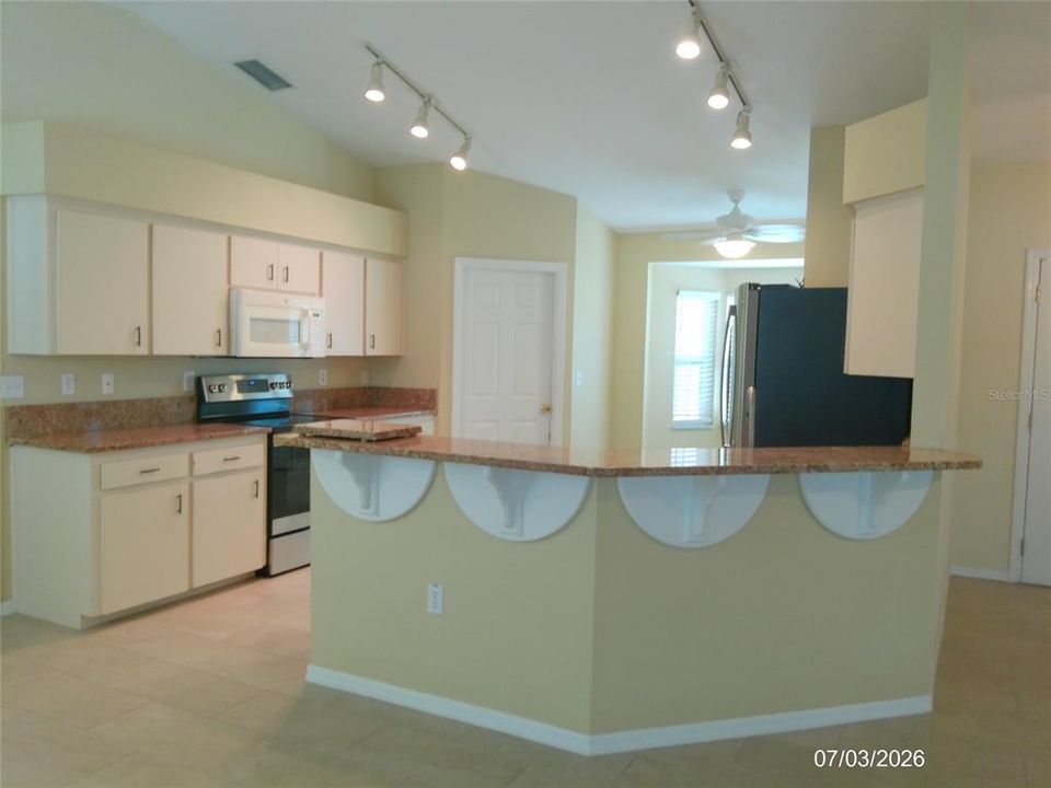 For Sale: $325,000 (3 beds, 2 baths, 1439 Square Feet)
