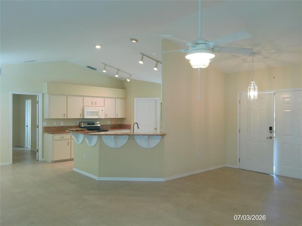 For Sale: $325,000 (3 beds, 2 baths, 1439 Square Feet)