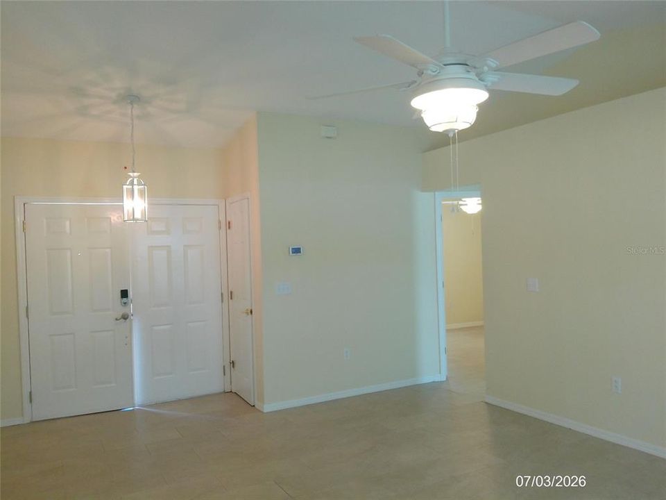 For Sale: $325,000 (3 beds, 2 baths, 1439 Square Feet)