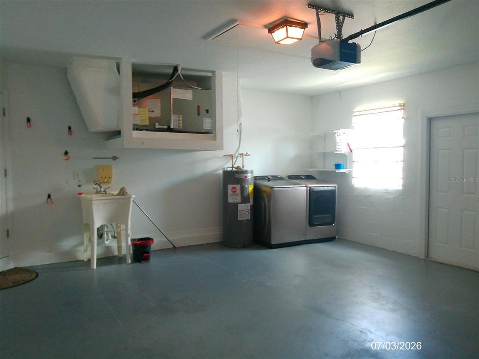 For Sale: $325,000 (3 beds, 2 baths, 1439 Square Feet)