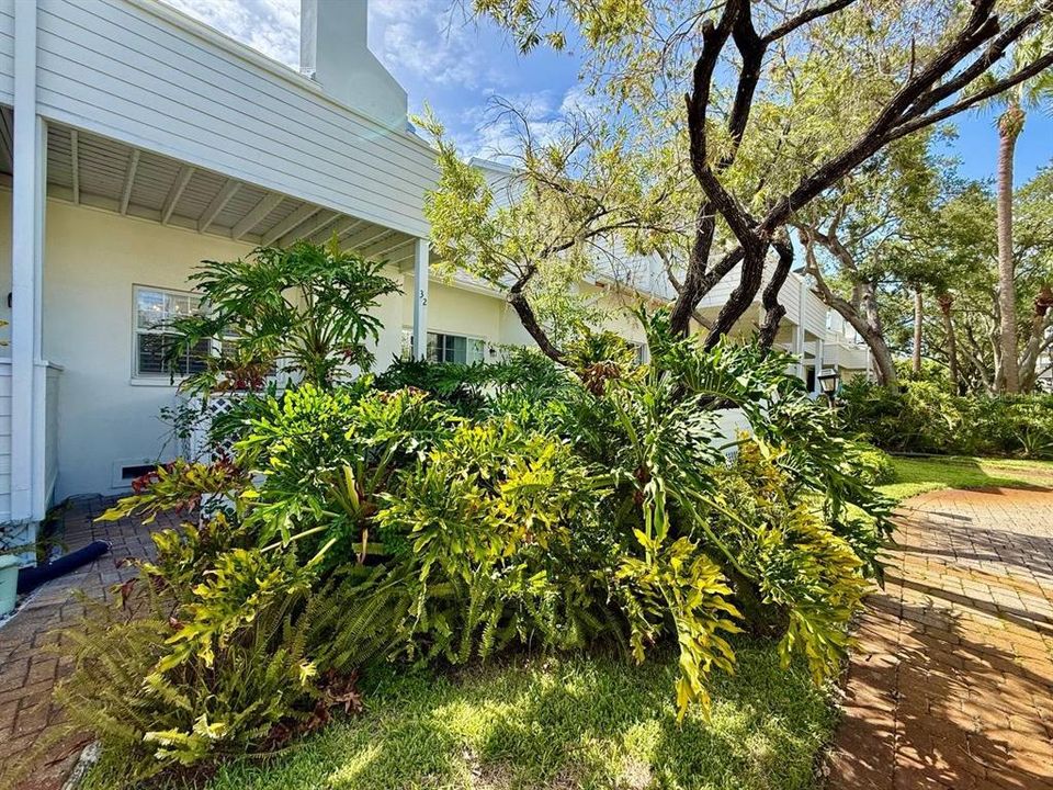 For Rent: $3,400 (3 beds, 2 baths, 1669 Square Feet)