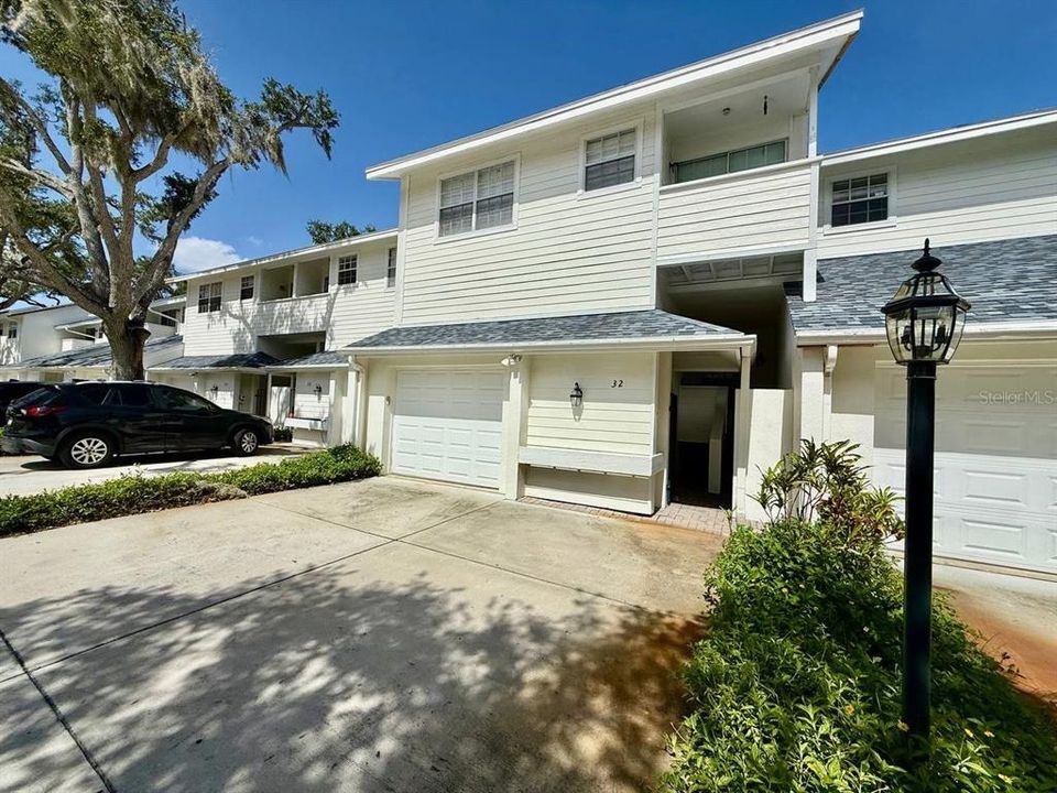 For Rent: $3,400 (3 beds, 2 baths, 1669 Square Feet)