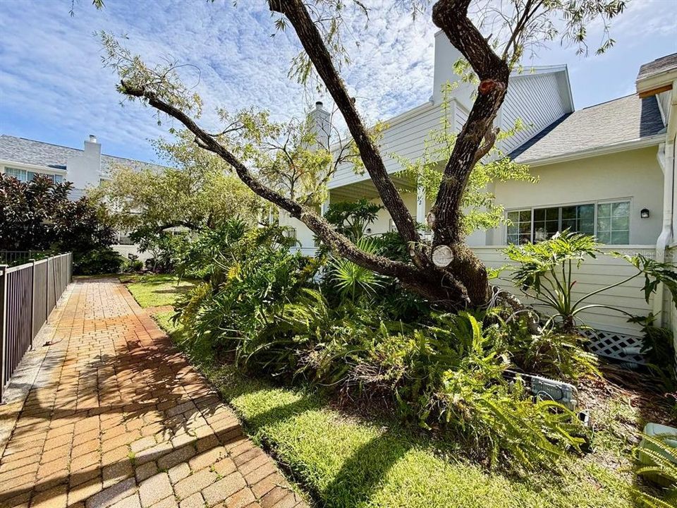 For Rent: $3,400 (3 beds, 2 baths, 1669 Square Feet)