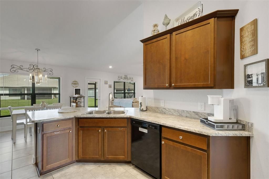 На продажу: $359,000 (4 спален, 2 ванн, 1788 Квадратных фут)