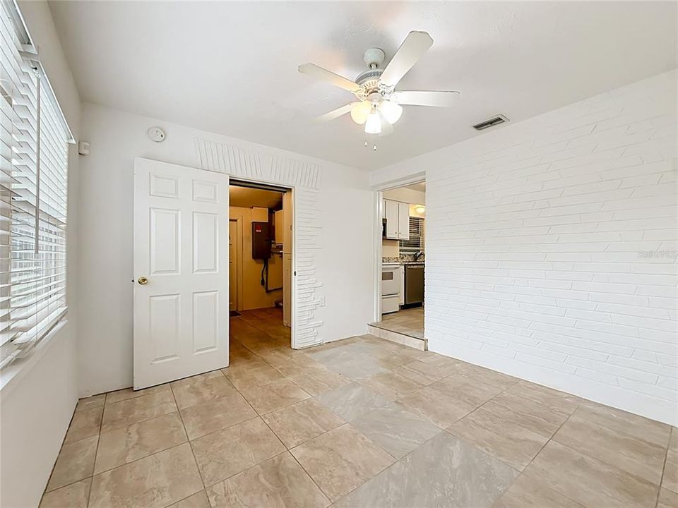 En Venta: $345,000 (2 camas, 2 baños, 946 Pies cuadrados)