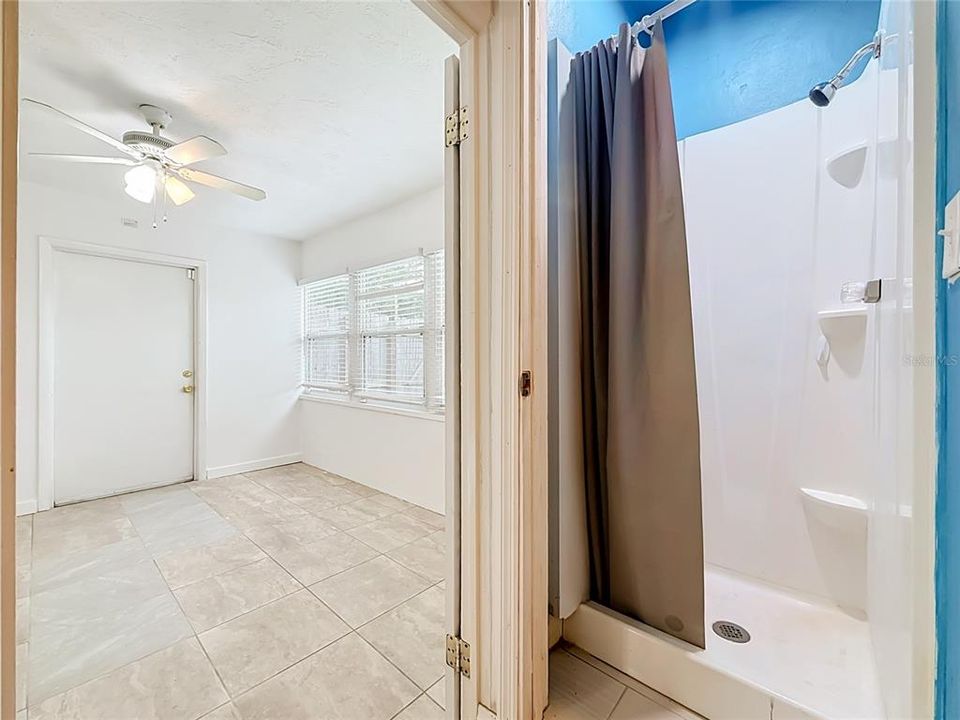 En Venta: $345,000 (2 camas, 2 baños, 946 Pies cuadrados)