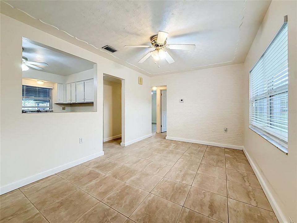 En Venta: $345,000 (2 camas, 2 baños, 946 Pies cuadrados)
