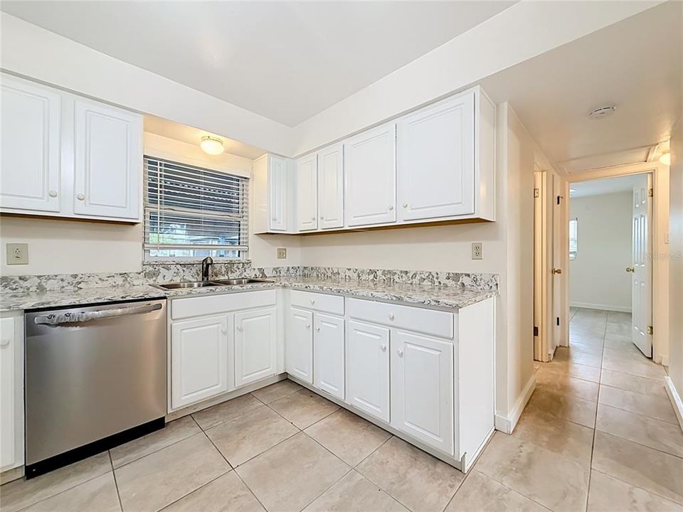 En Venta: $345,000 (2 camas, 2 baños, 946 Pies cuadrados)