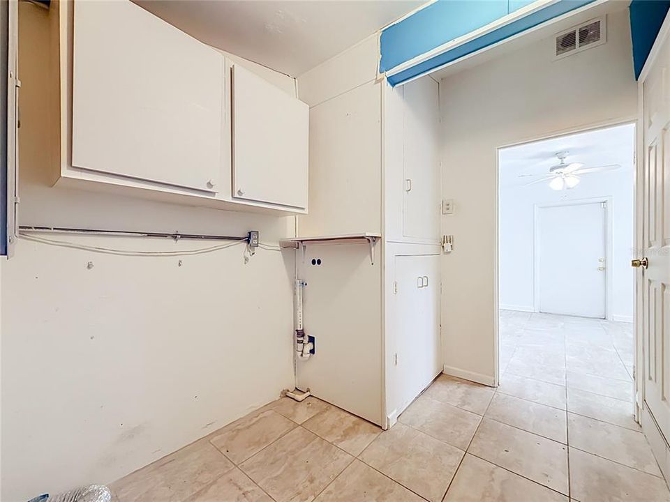 En Venta: $345,000 (2 camas, 2 baños, 946 Pies cuadrados)