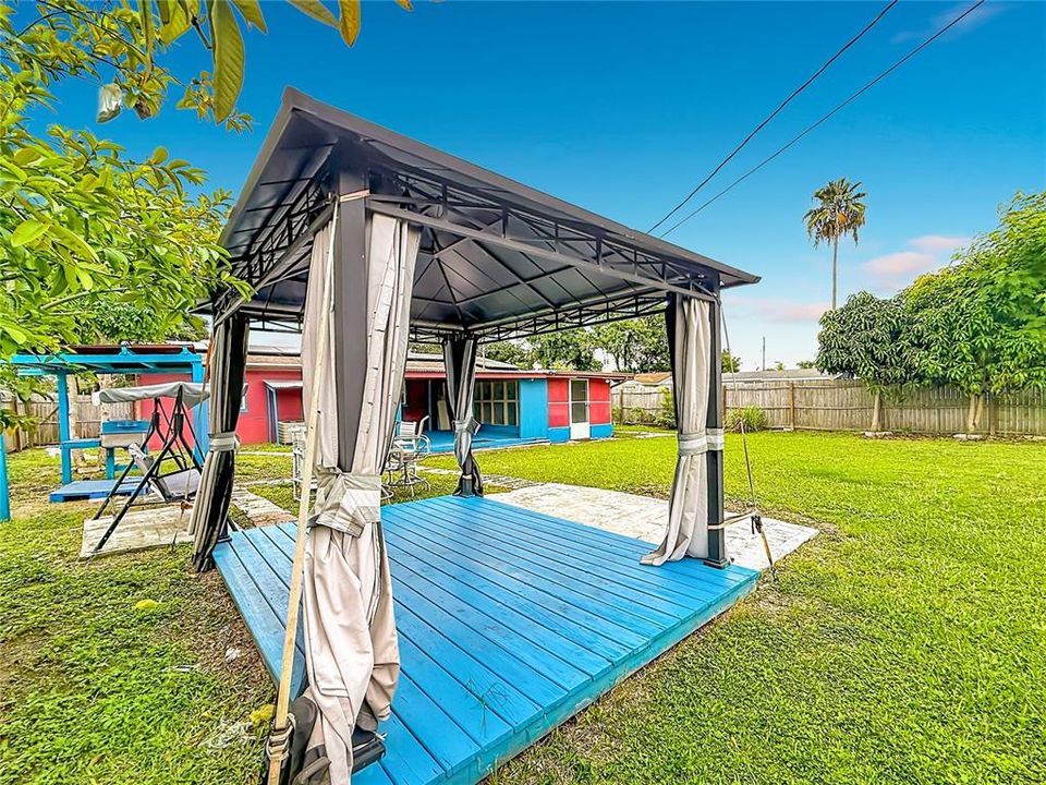 En Venta: $345,000 (2 camas, 2 baños, 946 Pies cuadrados)