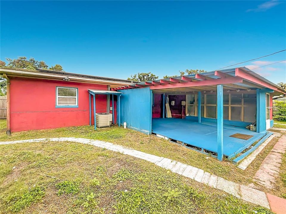 En Venta: $345,000 (2 camas, 2 baños, 946 Pies cuadrados)