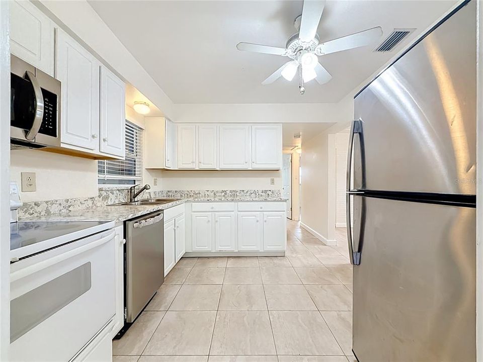 En Venta: $345,000 (2 camas, 2 baños, 946 Pies cuadrados)