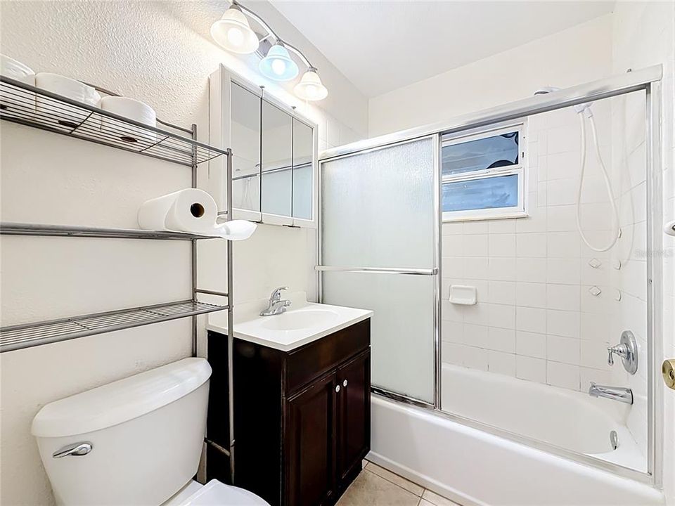 En Venta: $345,000 (2 camas, 2 baños, 946 Pies cuadrados)