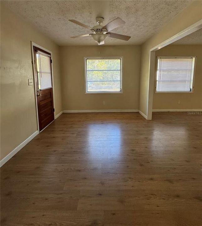 For Sale: $184,900 (3 beds, 1 baths, 1014 Square Feet)