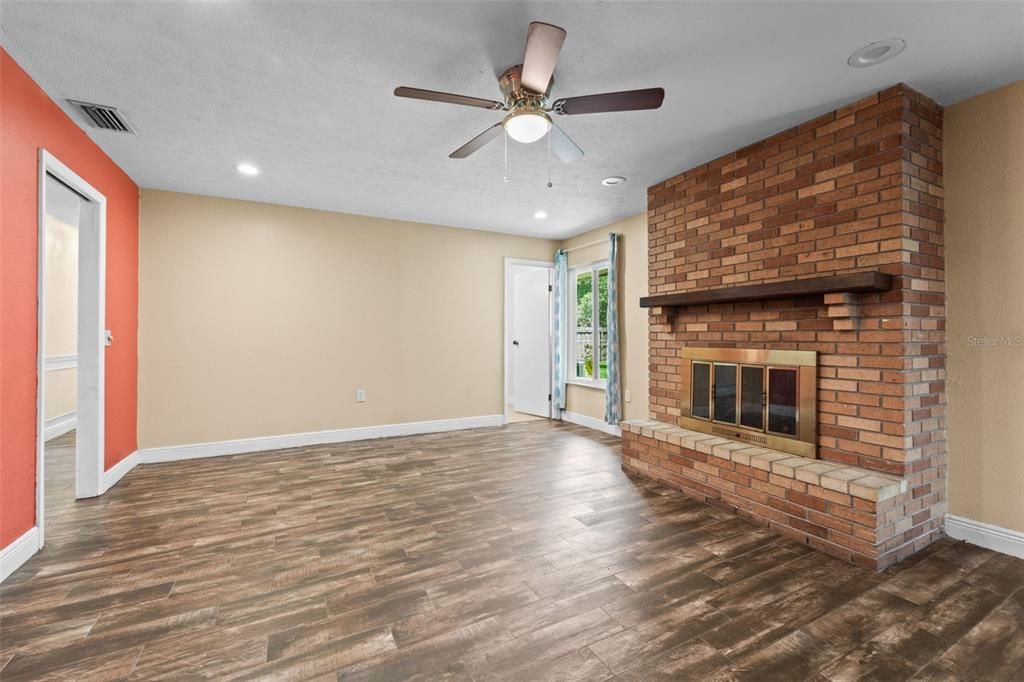 For Sale: $450,000 (4 beds, 3 baths, 2151 Square Feet)