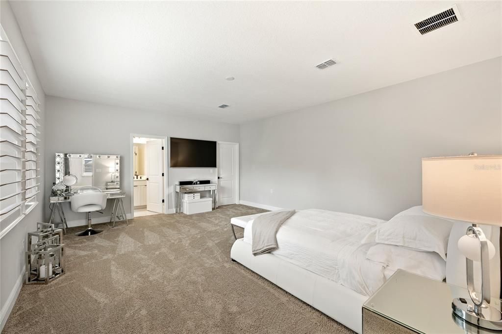 For Sale: $1,169,999 (5 beds, 5 baths, 4074 Square Feet)