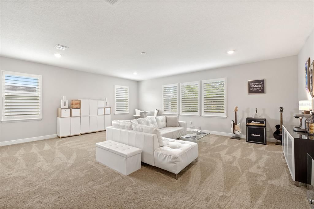 For Sale: $1,169,999 (5 beds, 5 baths, 4074 Square Feet)