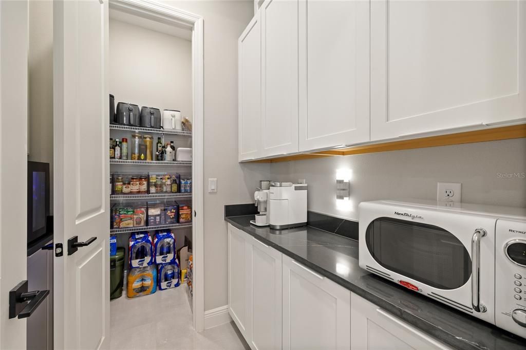For Sale: $1,169,999 (5 beds, 5 baths, 4074 Square Feet)