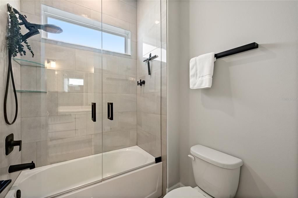For Sale: $1,169,999 (5 beds, 5 baths, 4074 Square Feet)