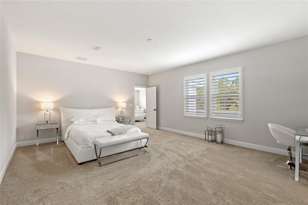 For Sale: $1,169,999 (5 beds, 5 baths, 4074 Square Feet)