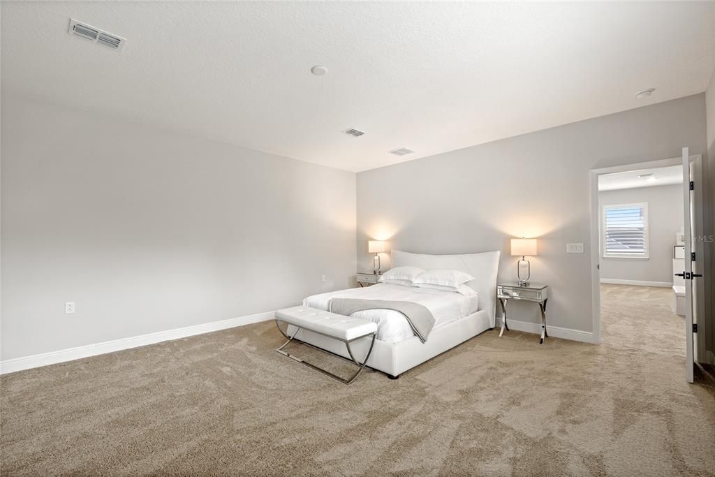 For Sale: $1,169,999 (5 beds, 5 baths, 4074 Square Feet)