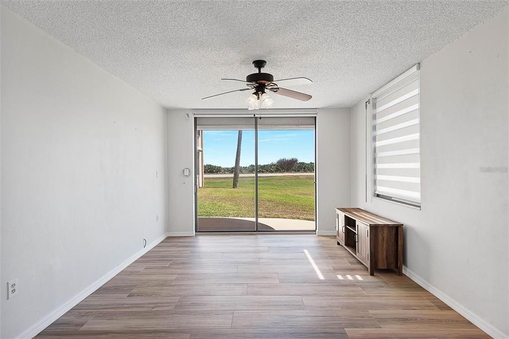 For Rent: $2,000 (2 beds, 2 baths, 1275 Square Feet)