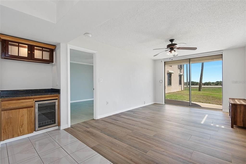 For Rent: $2,000 (2 beds, 2 baths, 1275 Square Feet)