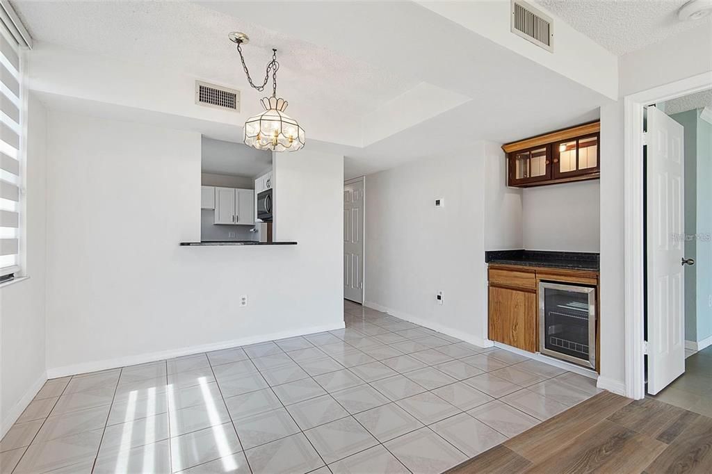 For Rent: $2,000 (2 beds, 2 baths, 1275 Square Feet)