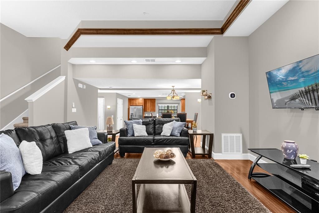 Activo con contrato: $660,000 (4 camas, 3 baños, 2000 Pies cuadrados)