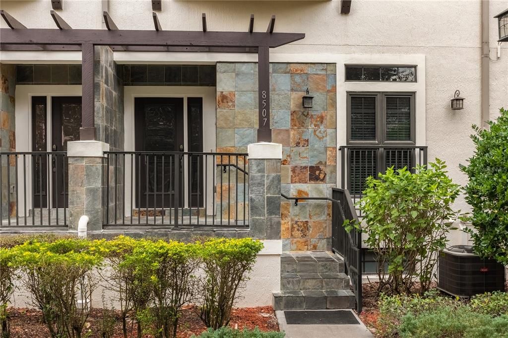 Activo con contrato: $660,000 (4 camas, 3 baños, 2000 Pies cuadrados)