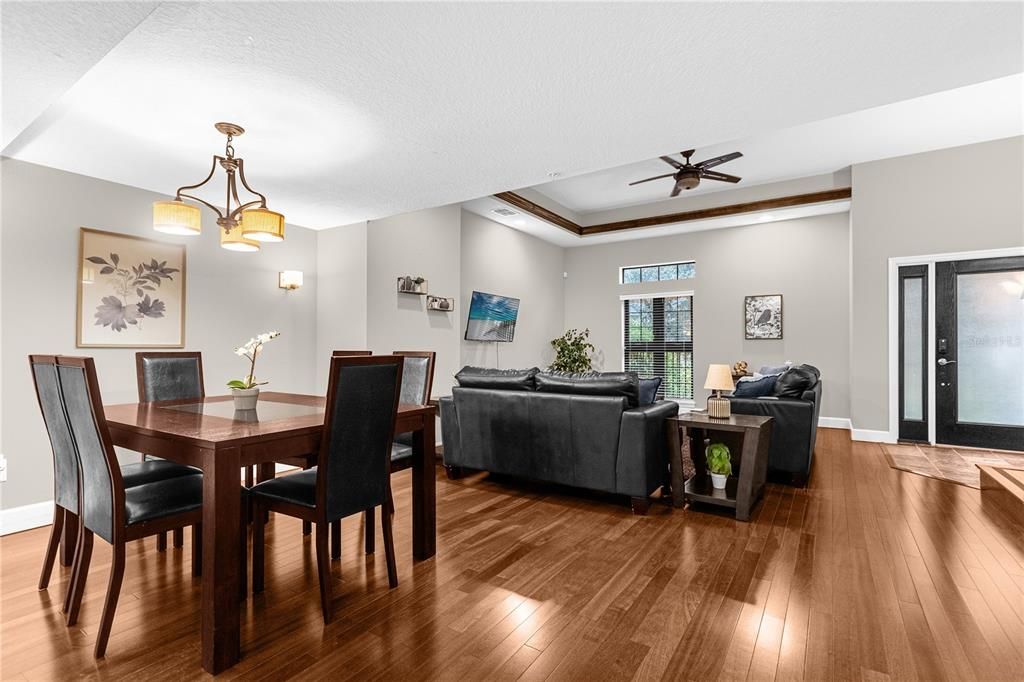 Activo con contrato: $660,000 (4 camas, 3 baños, 2000 Pies cuadrados)