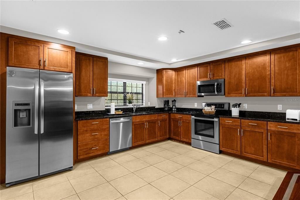 Activo con contrato: $660,000 (4 camas, 3 baños, 2000 Pies cuadrados)