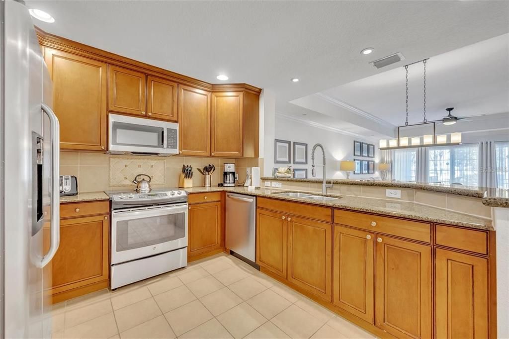 En Venta: $295,800 (3 camas, 3 baños, 1630 Pies cuadrados)