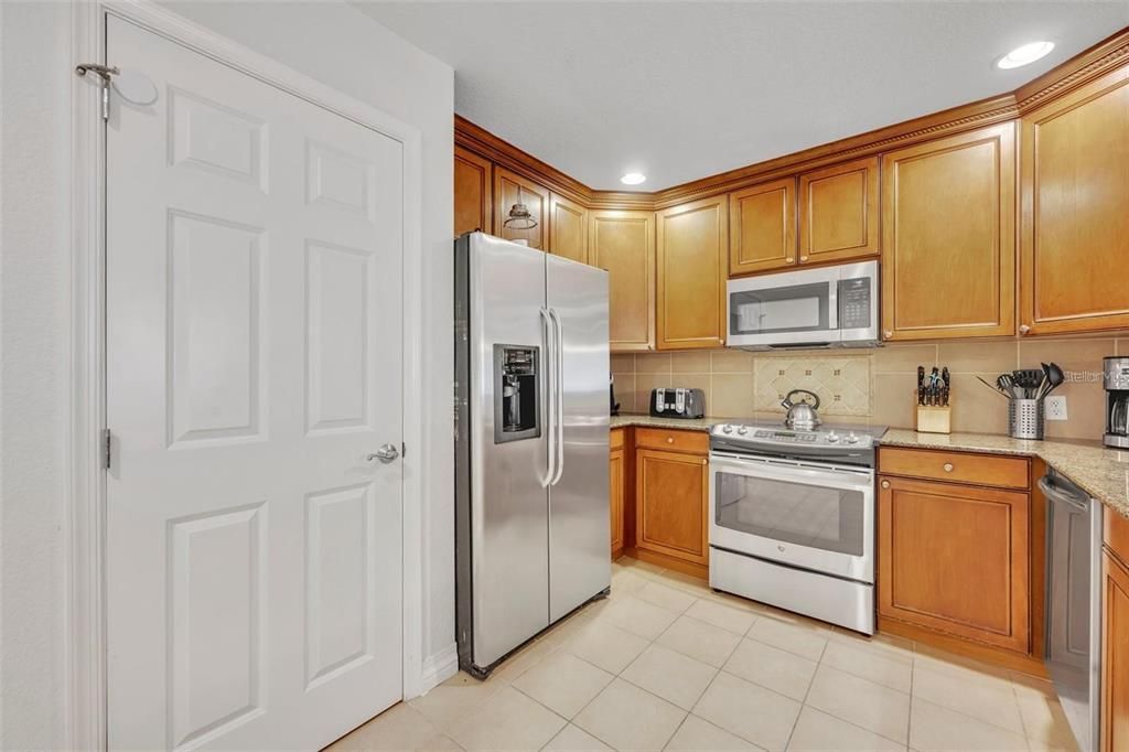 En Venta: $295,800 (3 camas, 3 baños, 1630 Pies cuadrados)