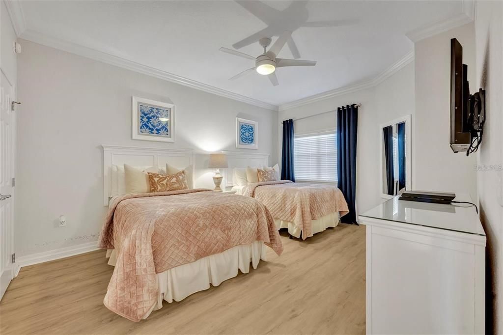 En Venta: $295,800 (3 camas, 3 baños, 1630 Pies cuadrados)
