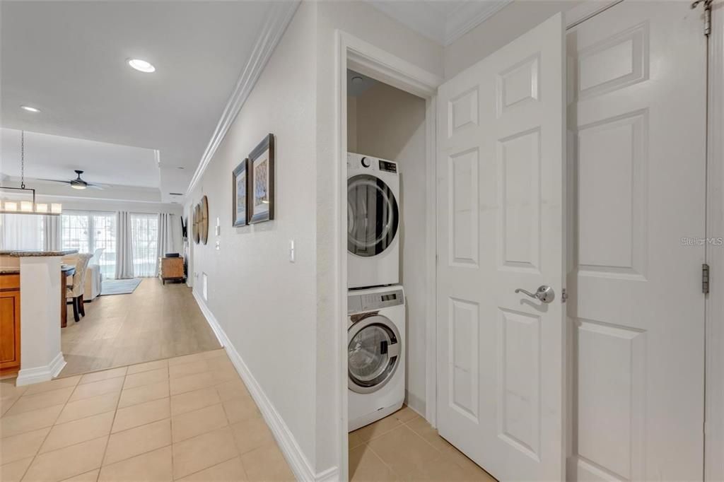 En Venta: $295,800 (3 camas, 3 baños, 1630 Pies cuadrados)