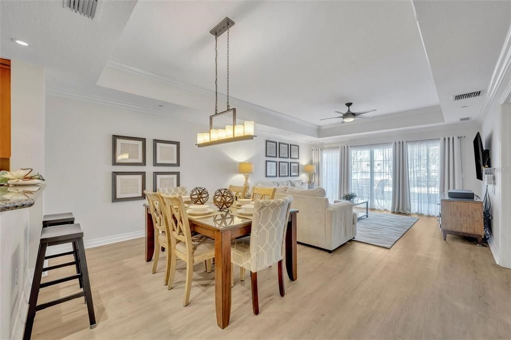 En Venta: $295,800 (3 camas, 3 baños, 1630 Pies cuadrados)