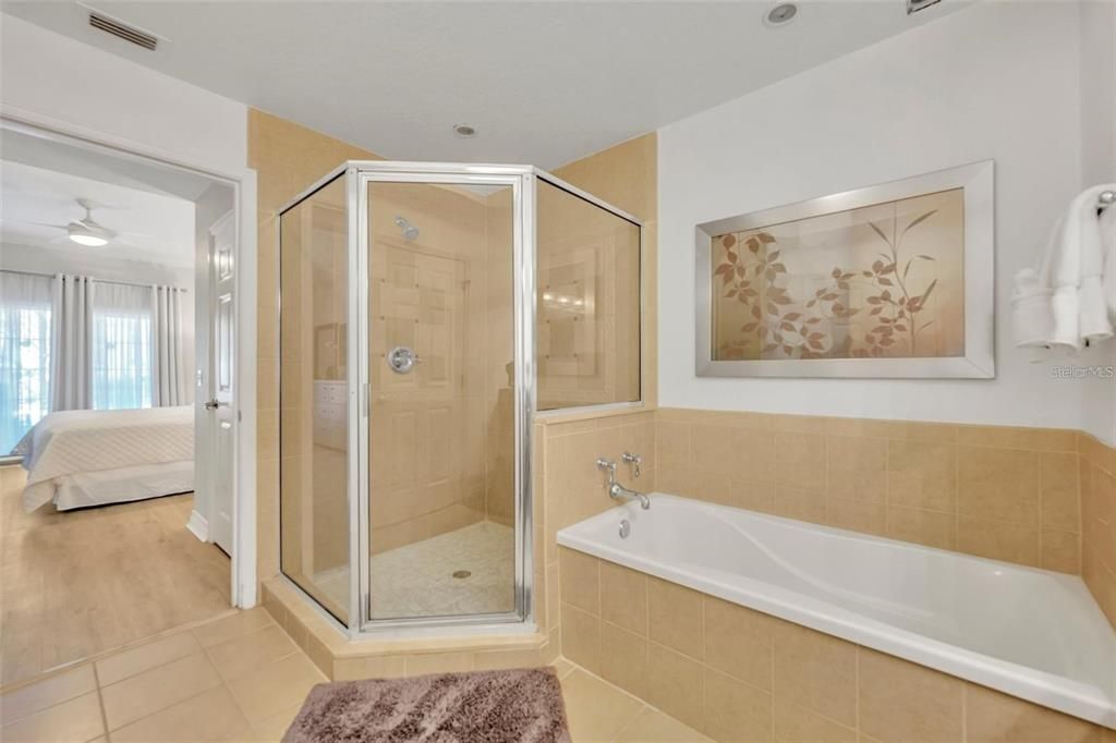 En Venta: $295,800 (3 camas, 3 baños, 1630 Pies cuadrados)