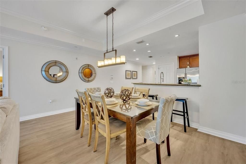 En Venta: $295,800 (3 camas, 3 baños, 1630 Pies cuadrados)