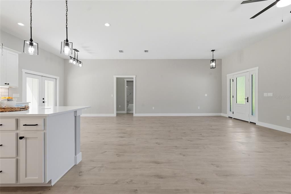 For Sale: $475,000 (3 beds, 2 baths, 1825 Square Feet)
