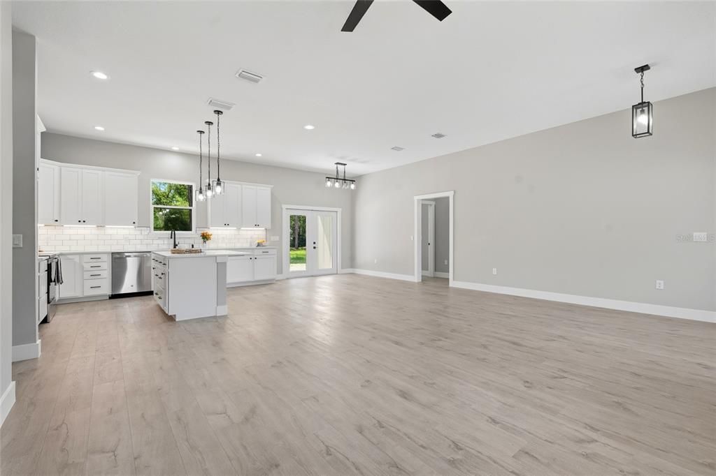 For Sale: $475,000 (3 beds, 2 baths, 1825 Square Feet)
