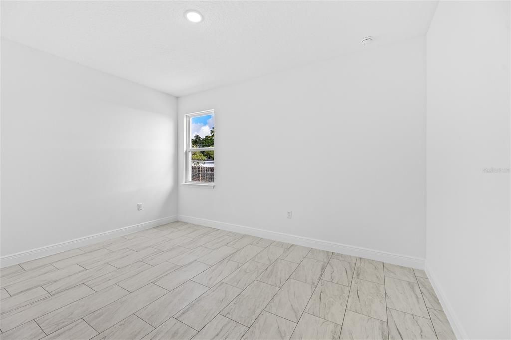 En Venta: $305,000 (4 camas, 3 baños, 1827 Pies cuadrados)