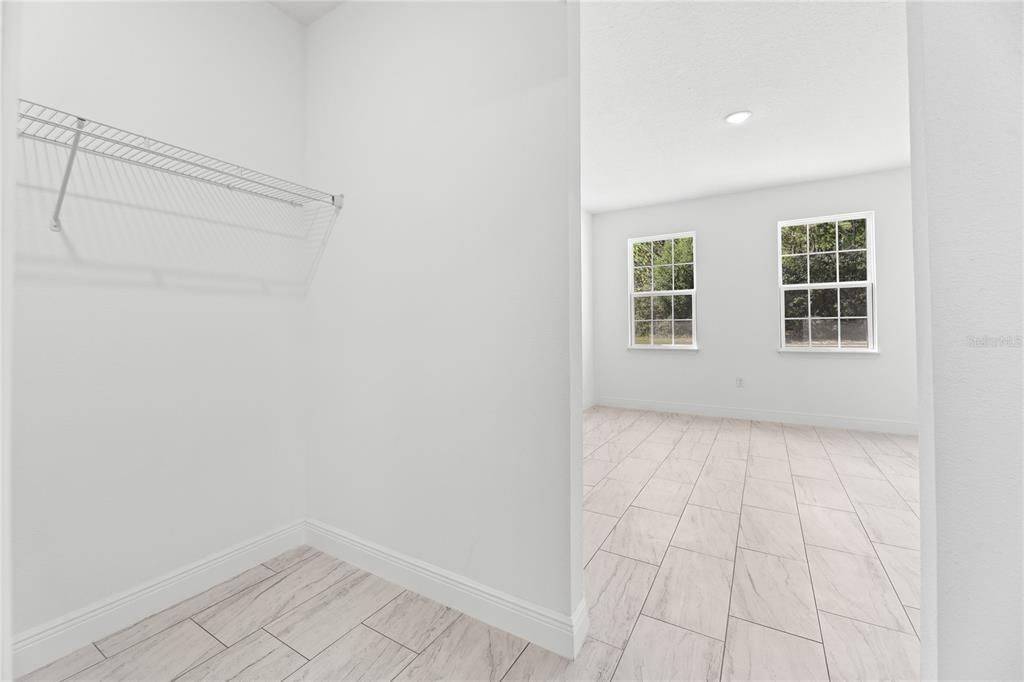 En Venta: $305,000 (4 camas, 3 baños, 1827 Pies cuadrados)